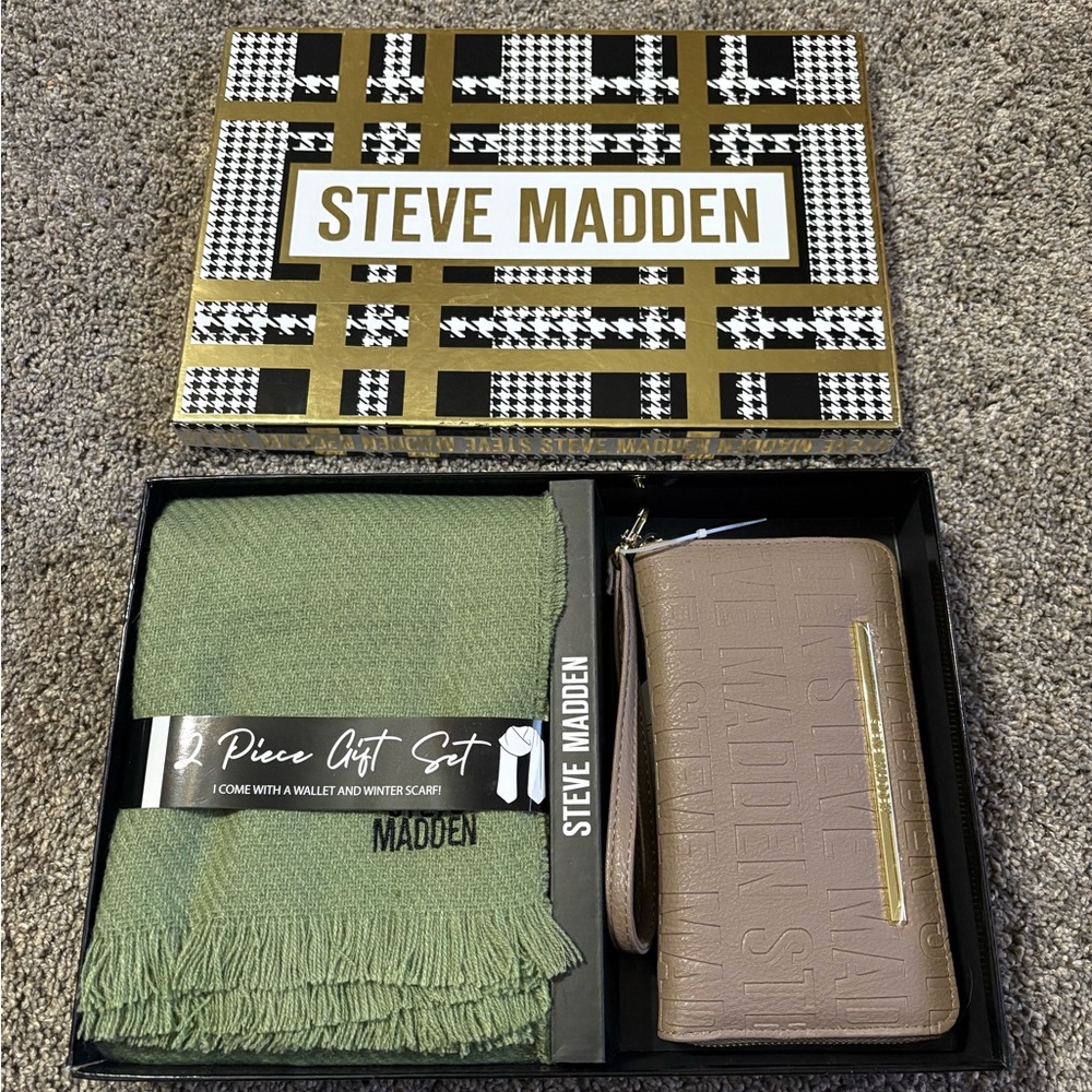 Steve Madden gift Set Scarf‎ Wallet Wristlet Clutch Green Tan NWT